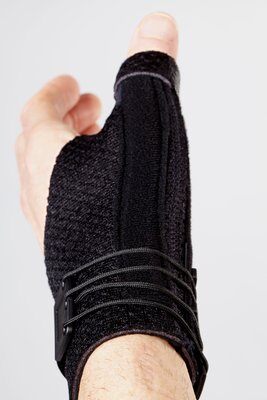 Futuro Deluxe Thumb Stabilizer (Black) - 1